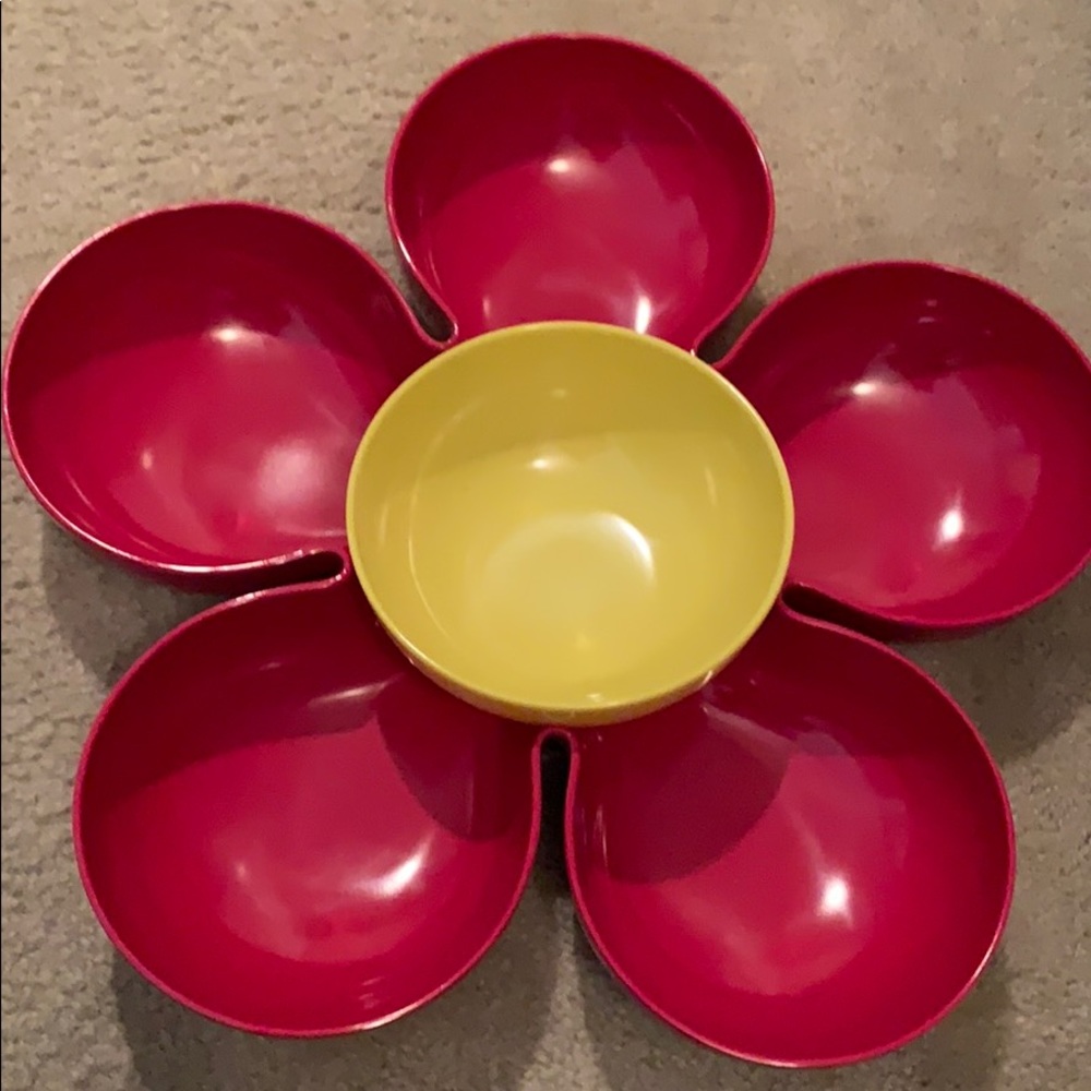 Flower serving bowl